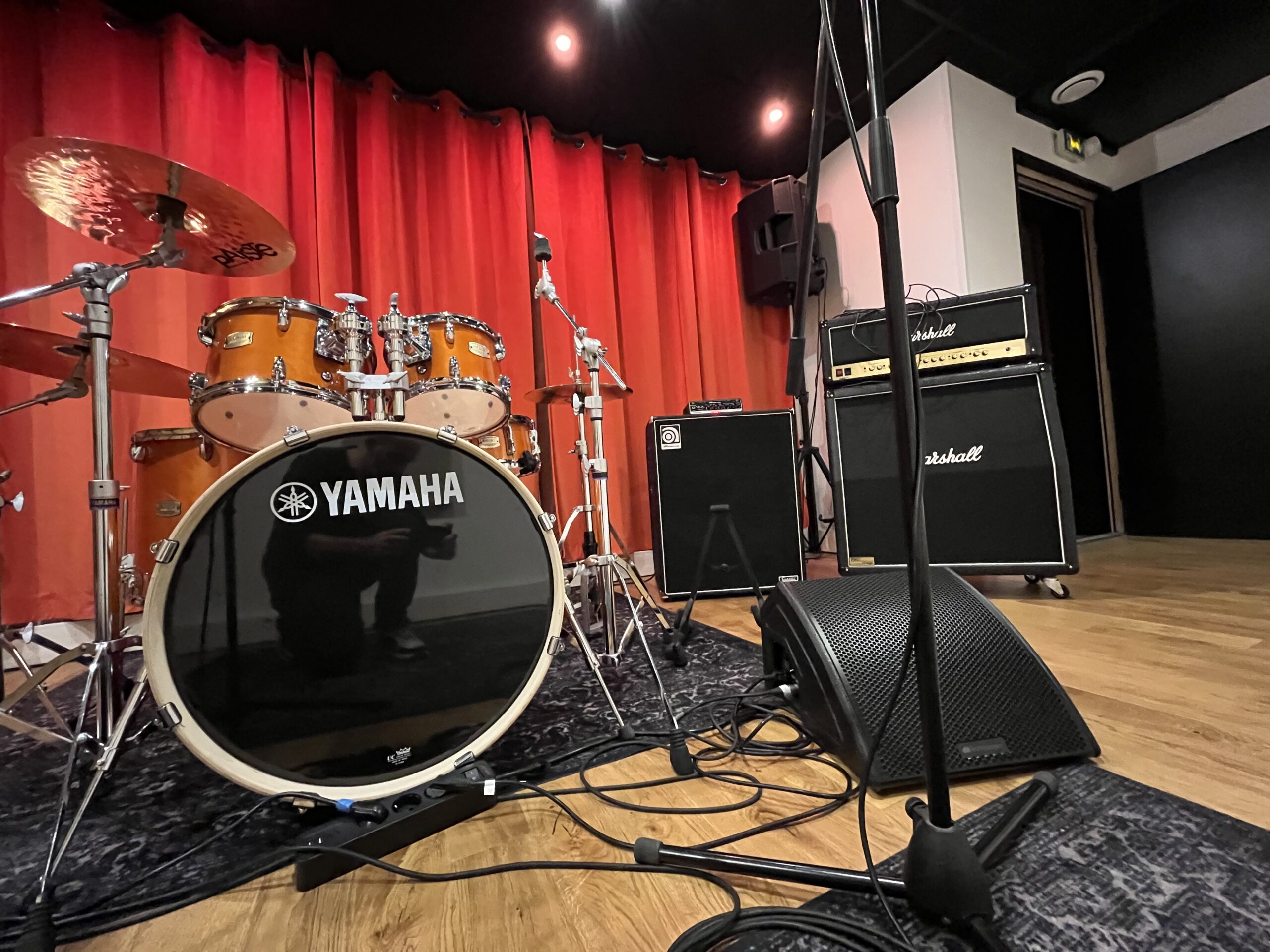 Batterie Yamaha avec cymbales dans le studio 3 des Studios 7ème Ciel.