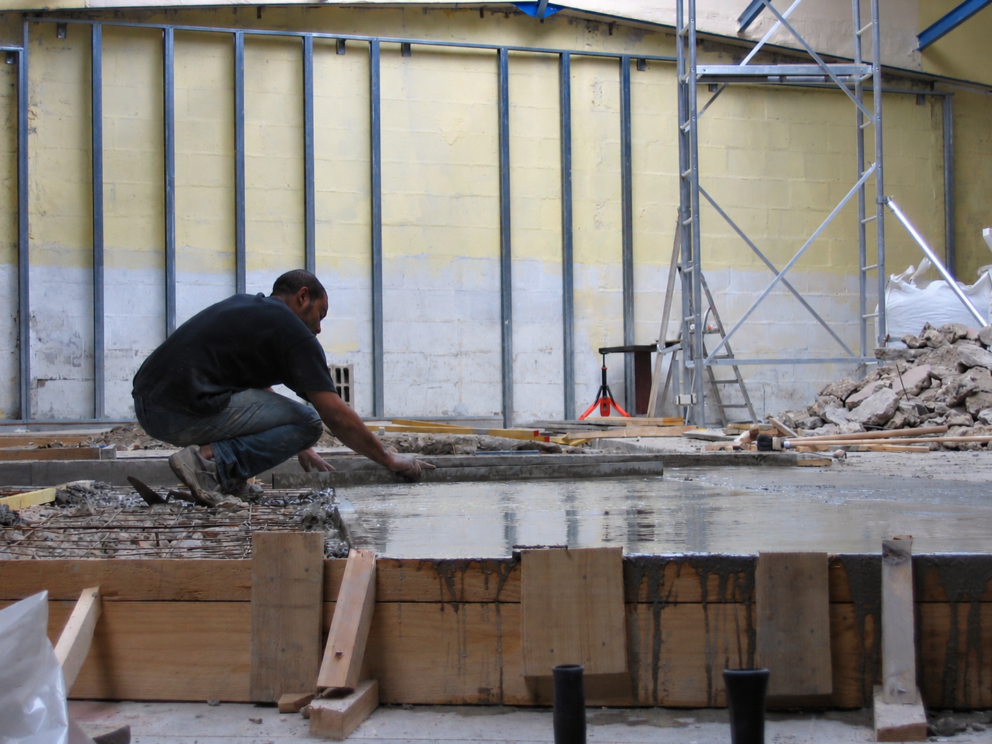 Ouvriers sur un chantier, photo d’archive-8